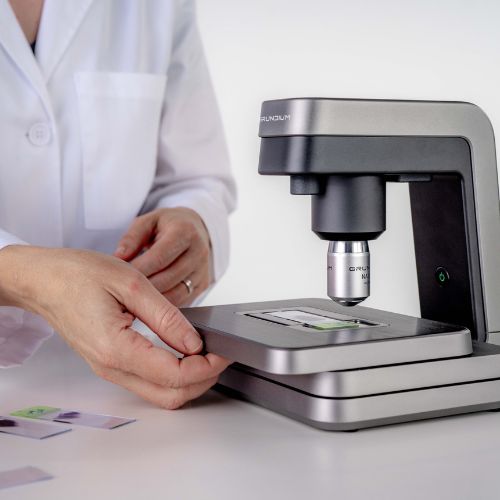 Veterinarian using Vetscan Imagyst® - Zoetis