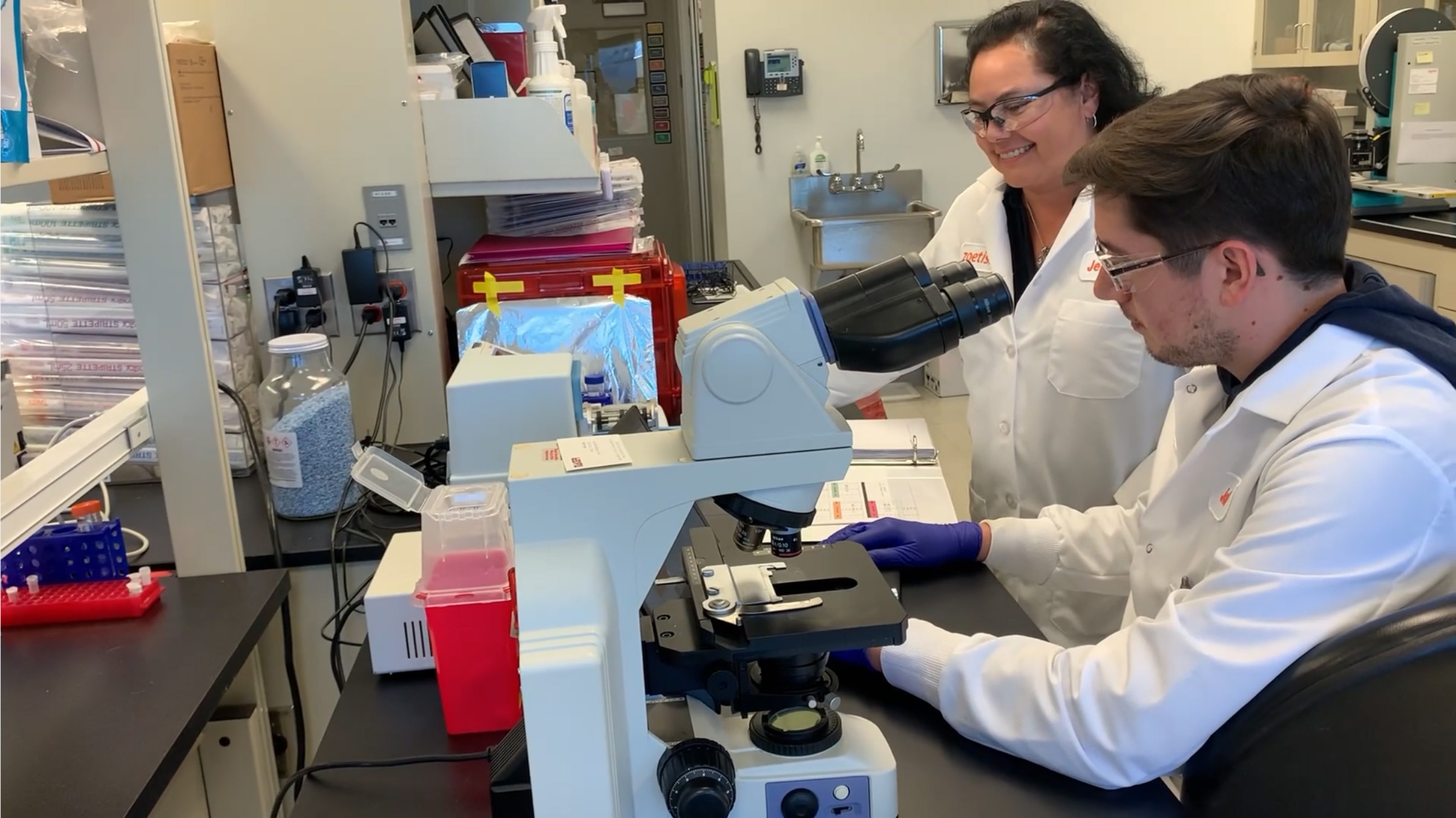 Two Zoetis workers in laboratory