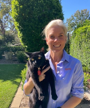 Zoetis veterinarian posing with black cat