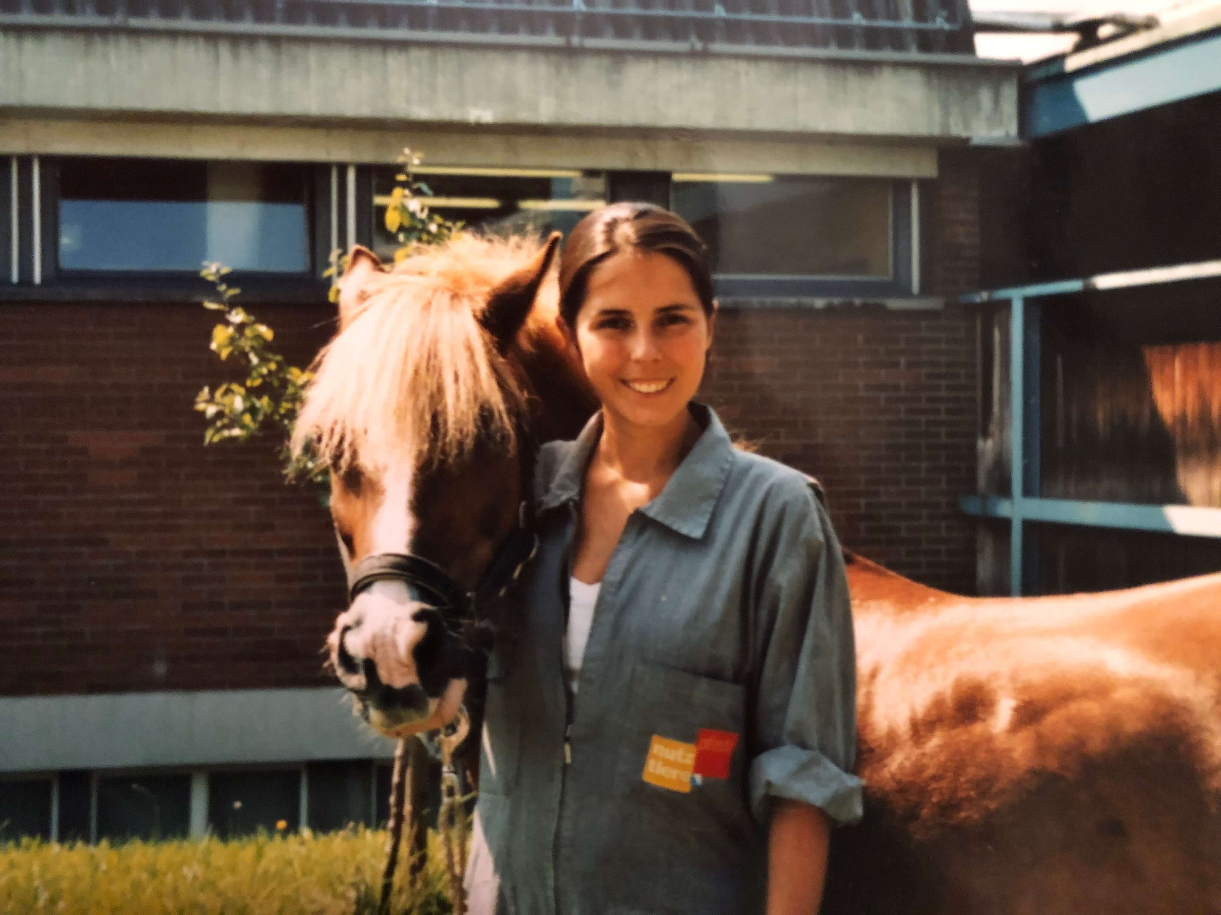 Zoetis veterinarian posing with horse