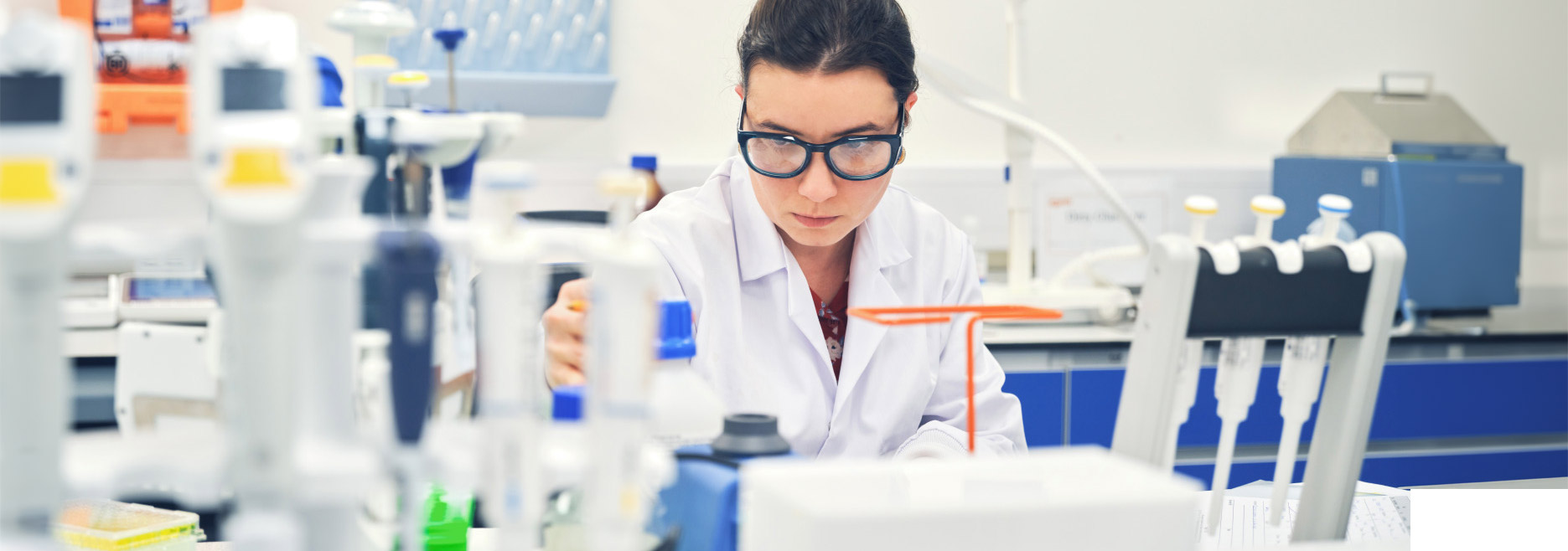 Zoetis scientist working in lab